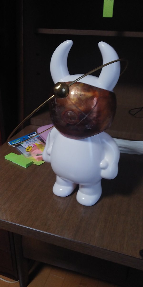 sodesurizaka's tweet photo. 引っ越すから2年弱ぶりにケースから出してあげたわけだけど、すぐにプチプチの海に入ります…… https://t.co/Mexg1MFiIj