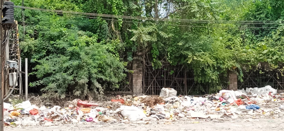 AftabSystem39's tweet photo. @nagarnigamknp @DMKanpur 
The hills of garbage.. In Pokharpur jajmau kanpur. https://t.co/WWea4epC2j