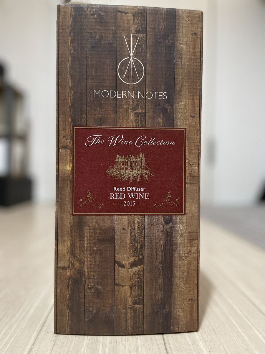 kazu_novu's tweet image. オサレ雑貨屋で見つけたリードディフューザー。自分のオサレさの無い部屋には似合わないが、とても良い香りで気分が上がります🤭
#MODERNNOTES
#モダンノーツ 
#ワインコレクション