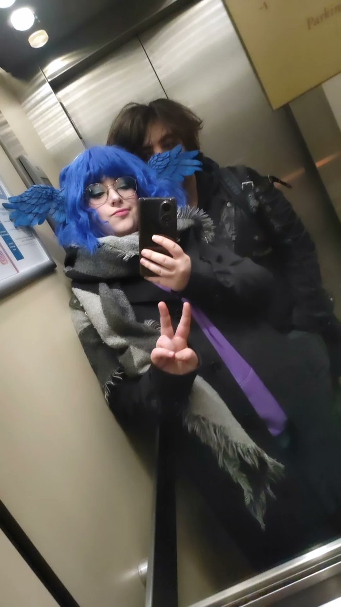 JariaCosplay's tweet photo. Oh un miroir, et si je faisais une photo 🤣
Qui fait des photos dans les ascenseurs avant shooting ou convention ?
#cosplayer https://t.co/Zs2sbdcNu7