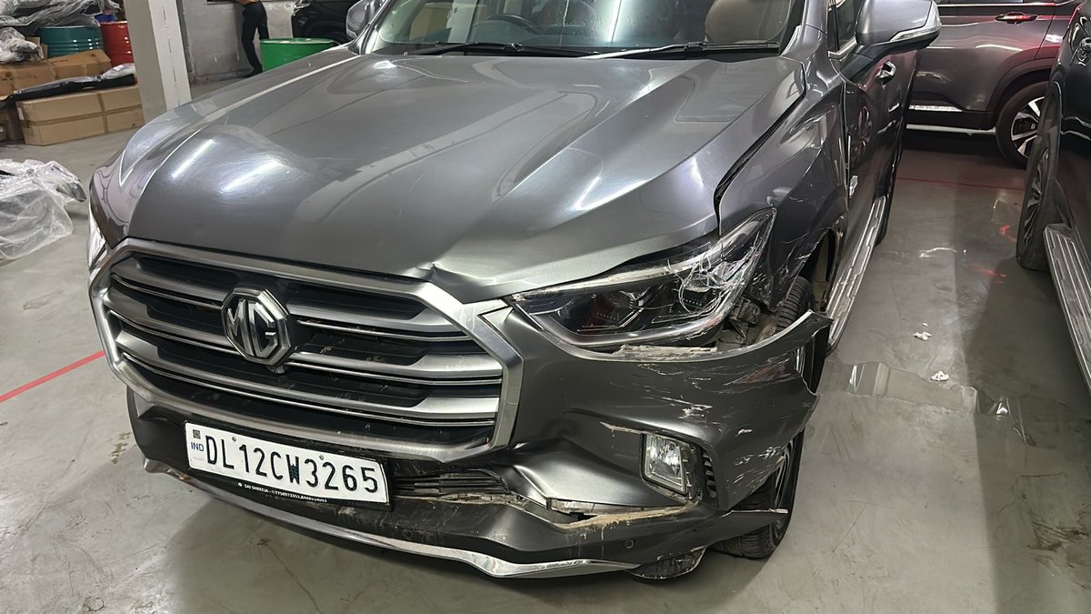 MittalAnupKumar's tweet photo. #MGMotorsIndia #CrystalMGNoida #Accident #CarDealsherip #Poorservice #CustomerServiceFail #Transportauthority #India #DelhiNCR  @MGMotorIn https://t.co/cu8WfSMdxt
