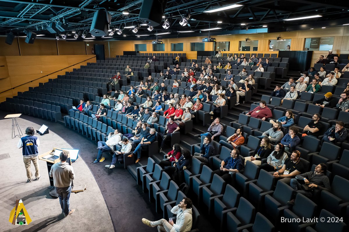 Si tu veux te lancer dans un nouveau défit, que venir présenter en conférence t'intéresse, on vient d'ouvrir le CFP de notre tremplin ! Toutes les infos sont sur la page du tremplin 📨 conference-hall.io/public/event/L…