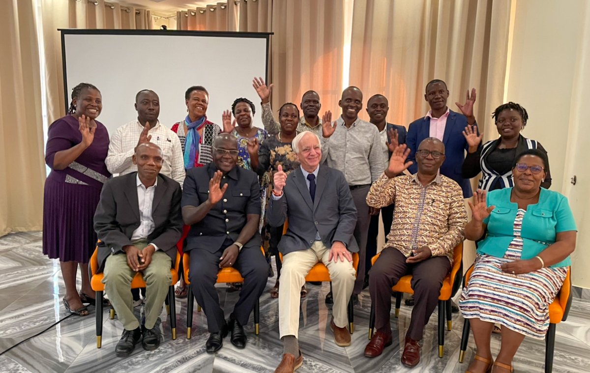 MRinAfrica's tweet photo. Celebrating 15 years of MicroResearch!
What began as a visionary idea from Bob Bortulussi, Noni Macdonald, and Jerome Kabakyenga has blossomed into a thriving community spanning 9 countries!
#15YearsOfImpact
#MicroResearch
1/2 https://t.co/BXezDBeKZU