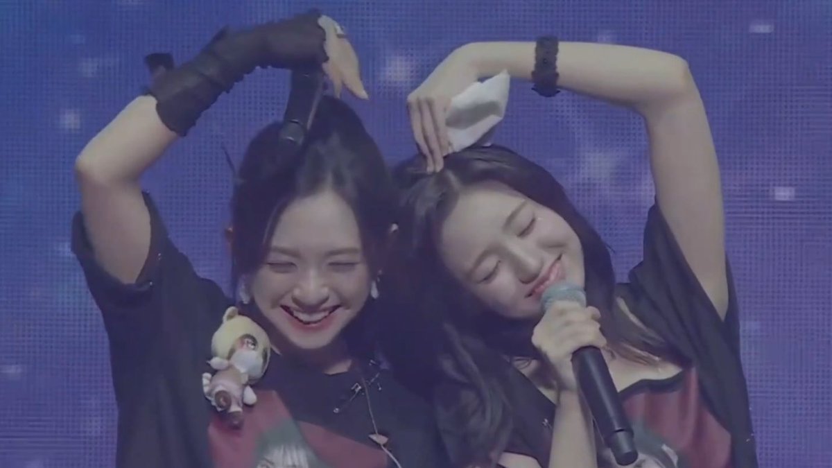 Kep1Verse's tweet photo. Mashiro, Yeseo thank u so much for this years we are and will be t0gether f0rever grateful with u girls!!!

See you again in another galaxy!!! https://t.co/3OXN78RZsX