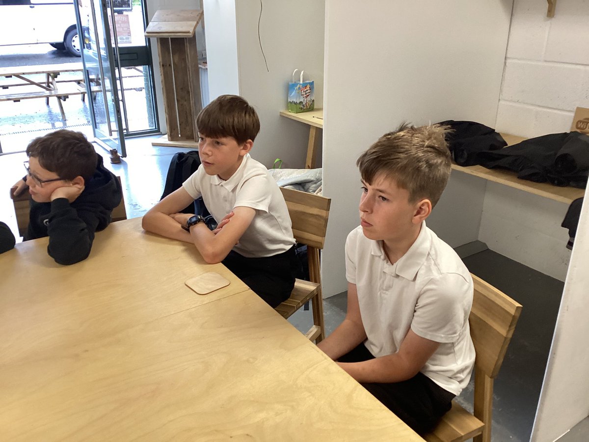 PennowethS's tweet photo. Surfers Against Sewage VR workshop experience taking place today and over the next few days for some of our Year 5’s. We will be developing and creating a video to raise further awareness on global warming. @sascampaigns  #OceanActivists #TeamPennoweth https://t.co/5XplTqMCnI