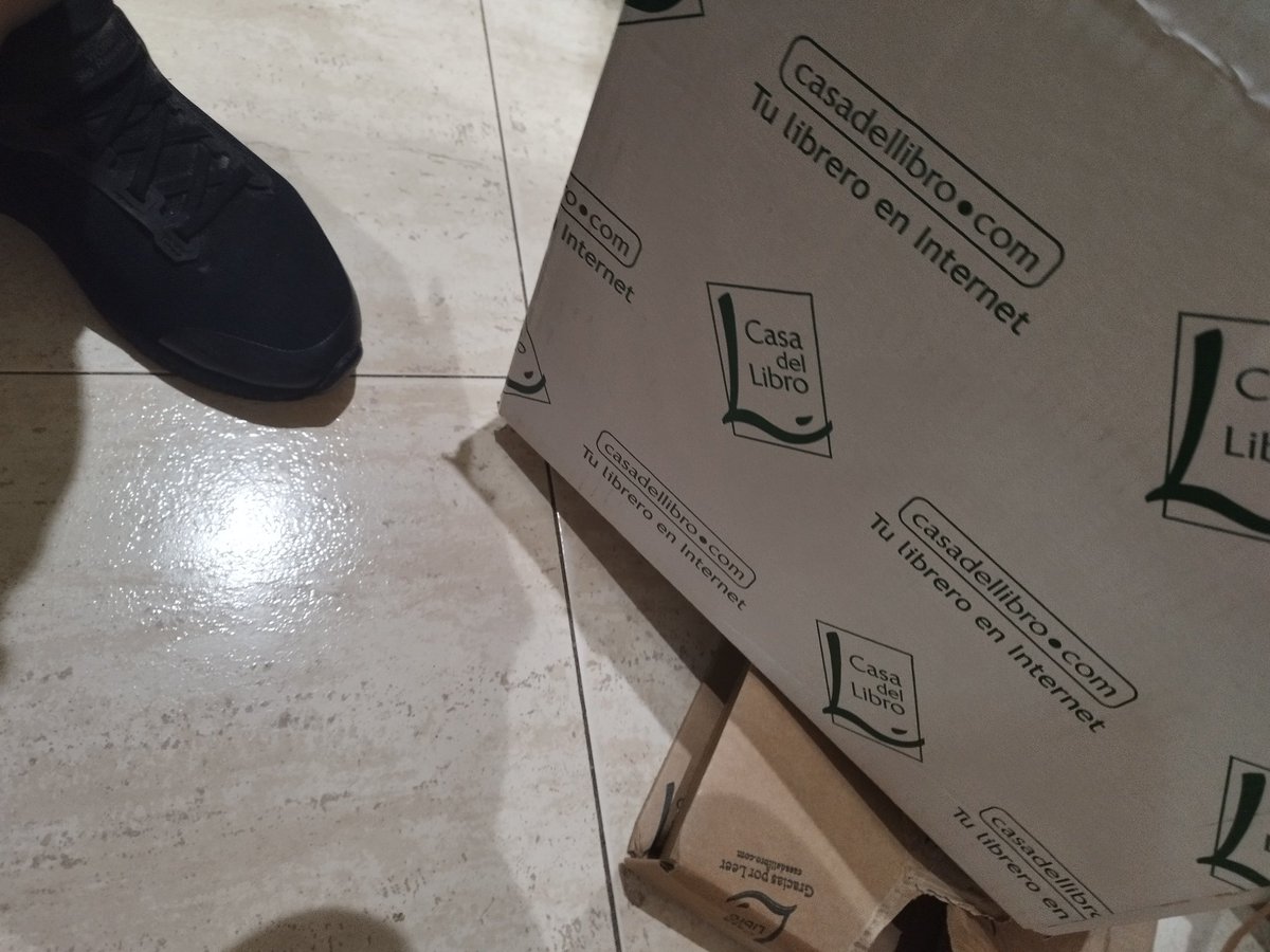 Sole (@solesolevives) on Twitter photo Llegan dos cajas de <a href="/casadellibro/">Casa del Libro</a> expectación máxima para ver qué llega junto a los libros solicitados ( quizás el cepillo de bolsillo, quizas la neverita portátil....) y nada 😞, libros y papel🤷 Llegan dos cajas de <a href="/casadellibro/">Casa del Libro</a> expectación máxima para ver qué llega junto a los libros solicitados ( quizás el cepillo de bolsillo, quizas la neverita portátil....) y nada 😞, libros y papel🤷
