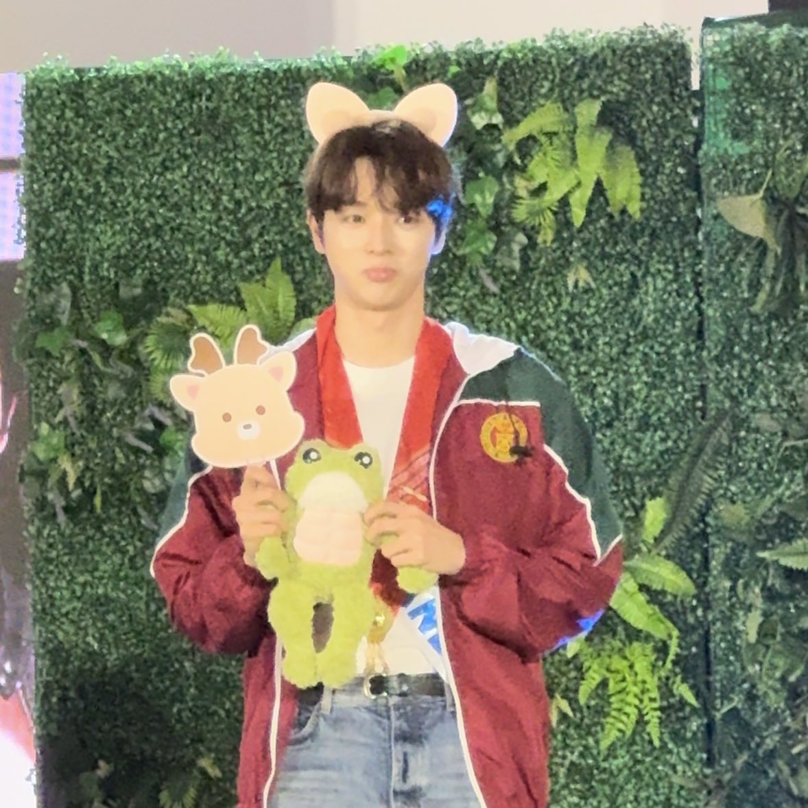 이즈 tweet media