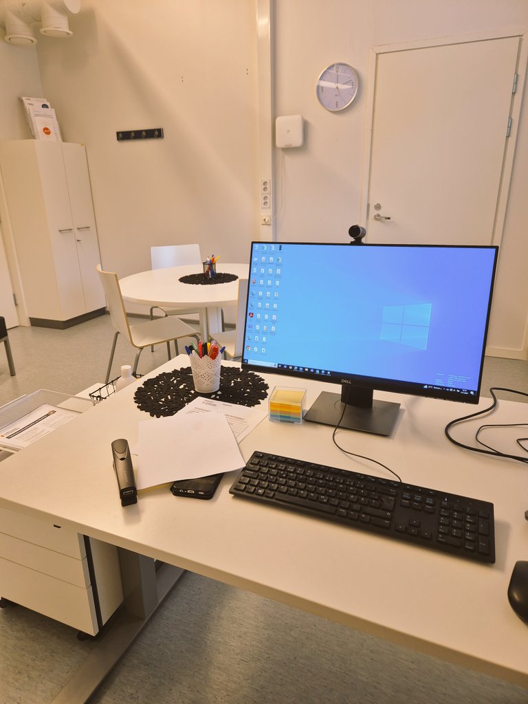 LaksoMilla's tweet photo. Joko kesäloma meni? Tiiättekö kuinka ihana on palata töihin akut latautuneina ja innosta puhkuen. Minäpä tiiän, takana neljä viikkoa lomailua ja alkoi jopa kaivata töihin. Hurjan kiireinen tuleva syksy, mutta näillä energioilla jaksaa 💪 #kesäloma #loma #paluuarkeen #parastyö https://t.co/uA8tqqphuS