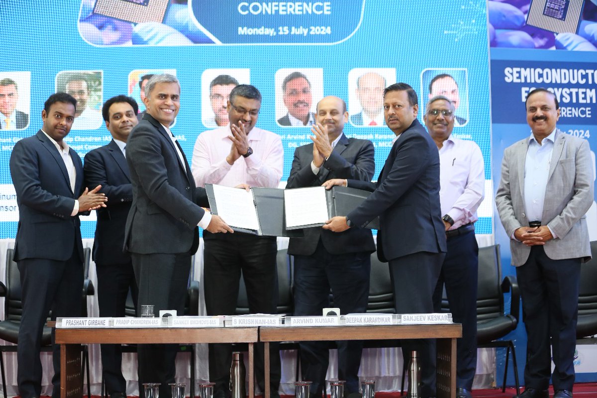 MCCIA_Pune's tweet photo. A significant milestone achieved today with the signing of an MoU between @STPIPune and @MCCIA_Pune at the inaugural session of #Semiconductor Ecosystem Conference.

This collaboration, led by Ajay Shrivastava, Director of STPI #Maharashtra & Goa, and Mr. Prashant @Girbane, DG of MCCIA, marks a new chapter in technological and industrial innovation.

We were honored to have the presence of Mr. S Krishnan IAS, Secretary, @GoI_MeitY, to witness this momentous occasion.

@stpiindia @arvindtw @aparanjape @dinakholkar @dgkpune @prashantpune
