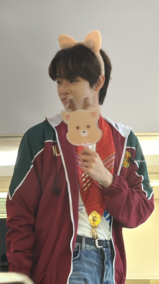 240715 RIIZE FANSIGNING IN MANILA

SUNGCHAN FROM UP DILIMAN??? Our isko boyfie!

#RIIZE_FANCONinManila #RIIZE #RIIZE_FANSIGNINGinManila
#SUNGCHAN #성찬  
#RIIZE #라이즈