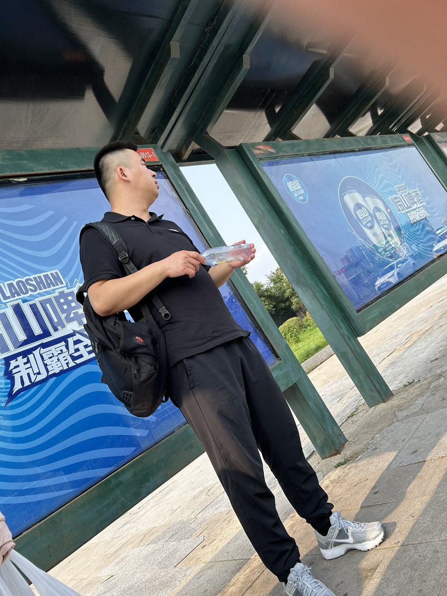 h1894365's tweet photo. 太喜欢这种可爱微胖的男人了，想被他干一整晚！ https://t.co/aTbmoqn6oa