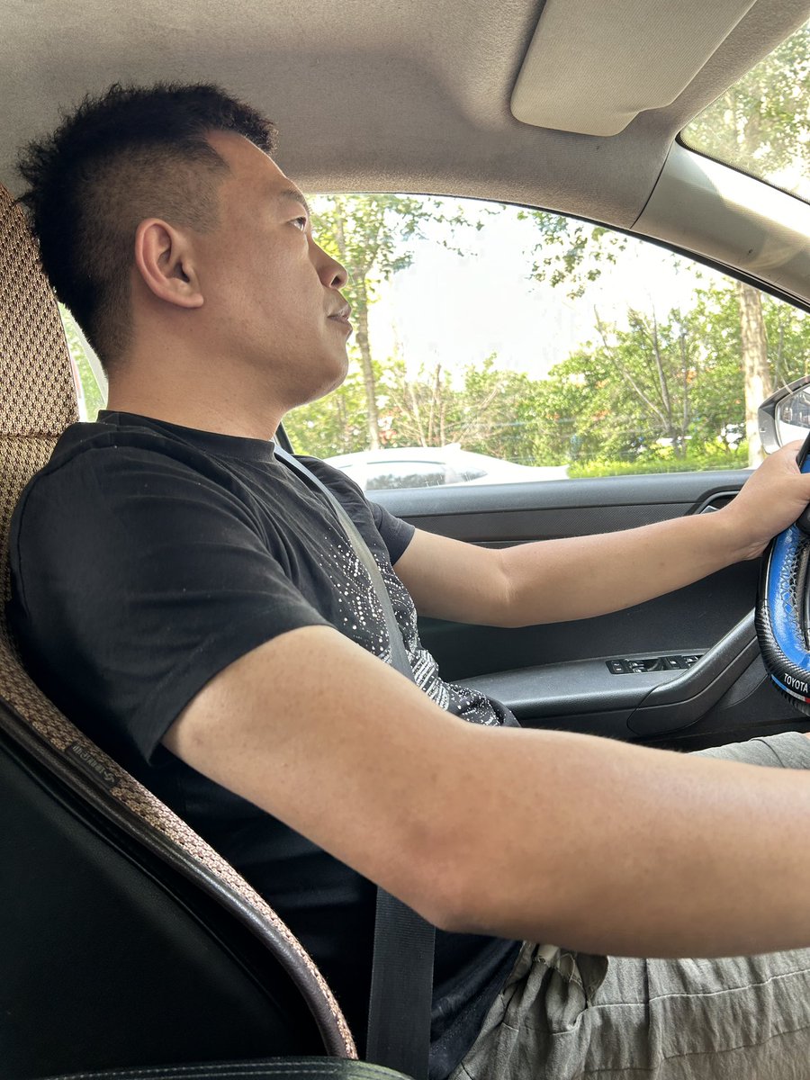h1894365's tweet photo. 太喜欢这种可爱微胖的男人了，想被他干一整晚！ https://t.co/aTbmoqn6oa