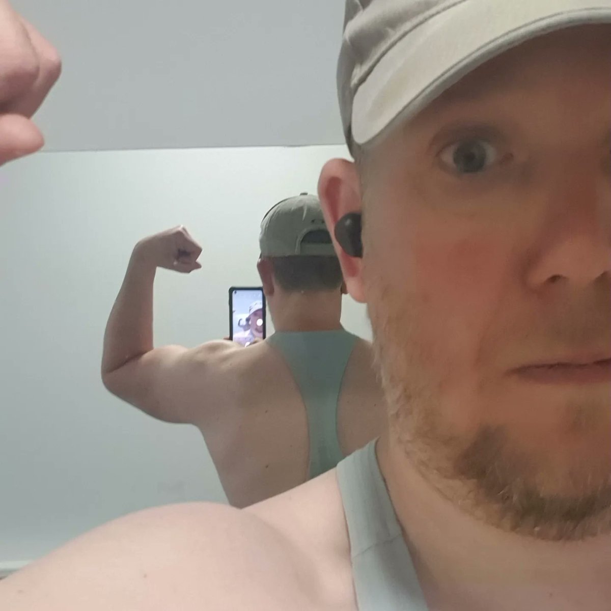 GavinWi79234383's tweet photo. Good #PullDay to start the new training week. Time to get thicc πͺπͺπͺ #bodybuilding #muscles #lats #bigbiceps #pumped #growingwings #getwide #projecttowidefordoors #rowtogrow #TeamVikingMuscle #TeamLetsGetHuge #BetterGymSidcup https://t.co/6XhuciEOLk