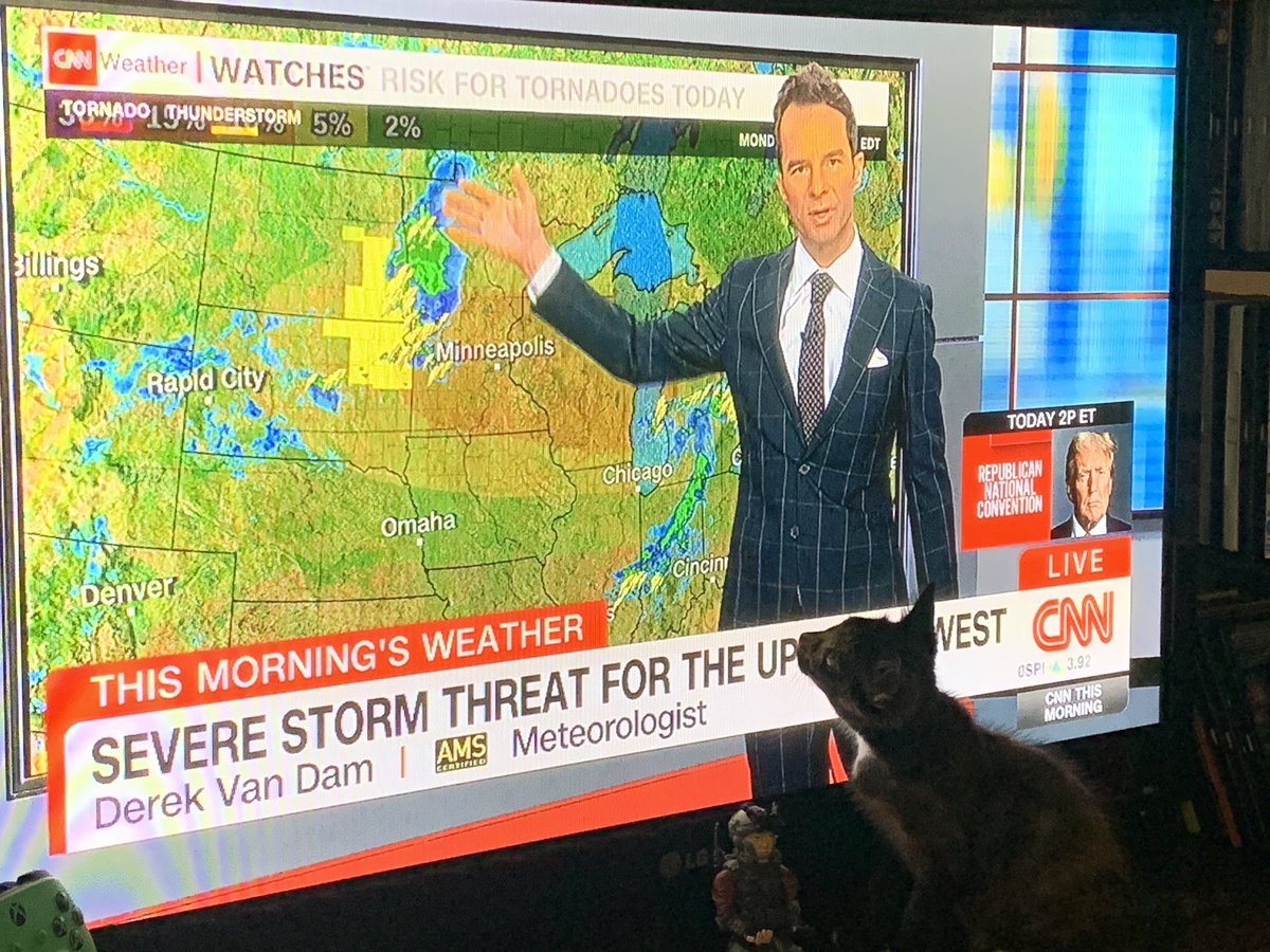 I think <a href="/VanDamCNN/">Derek Van Dam</a> has a new fan #KittensOfTwitter