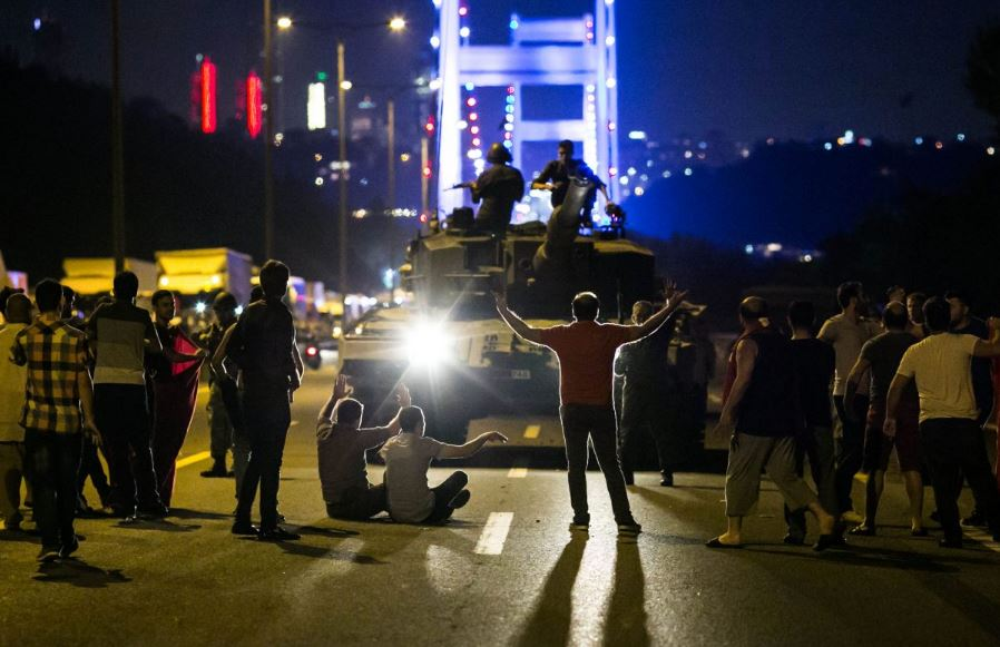 Gevşemeyin, hüzünlenmeyin.  Eğer inanmışsanız, üstün gelecek olan sizsiniz!  

• Ali İmran 39

#15Temmuz