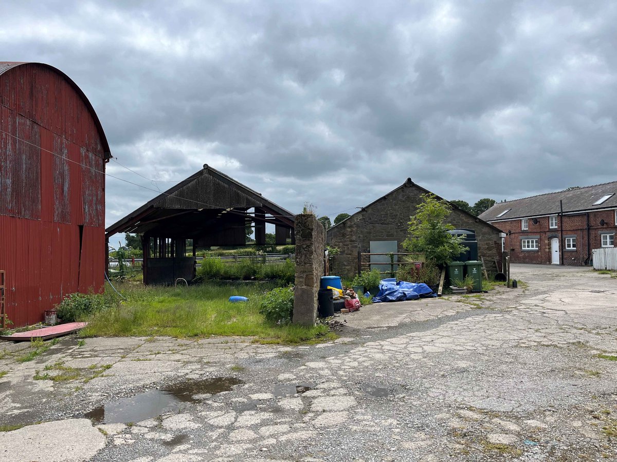 Forge_Property's tweet image. For sale farmyard and buildings of around 1.93 acres in Coedpoeth, Wrexham. Llidiart Fanny Farm comprises extensive hardstanding with 7 farm buildings, total area of 16,586 sq. ft. Offers sought around £525,000. forgeproperty.co.uk/blog/farmyard-…
#forgeproperty #farmyardforsale #Wrexham