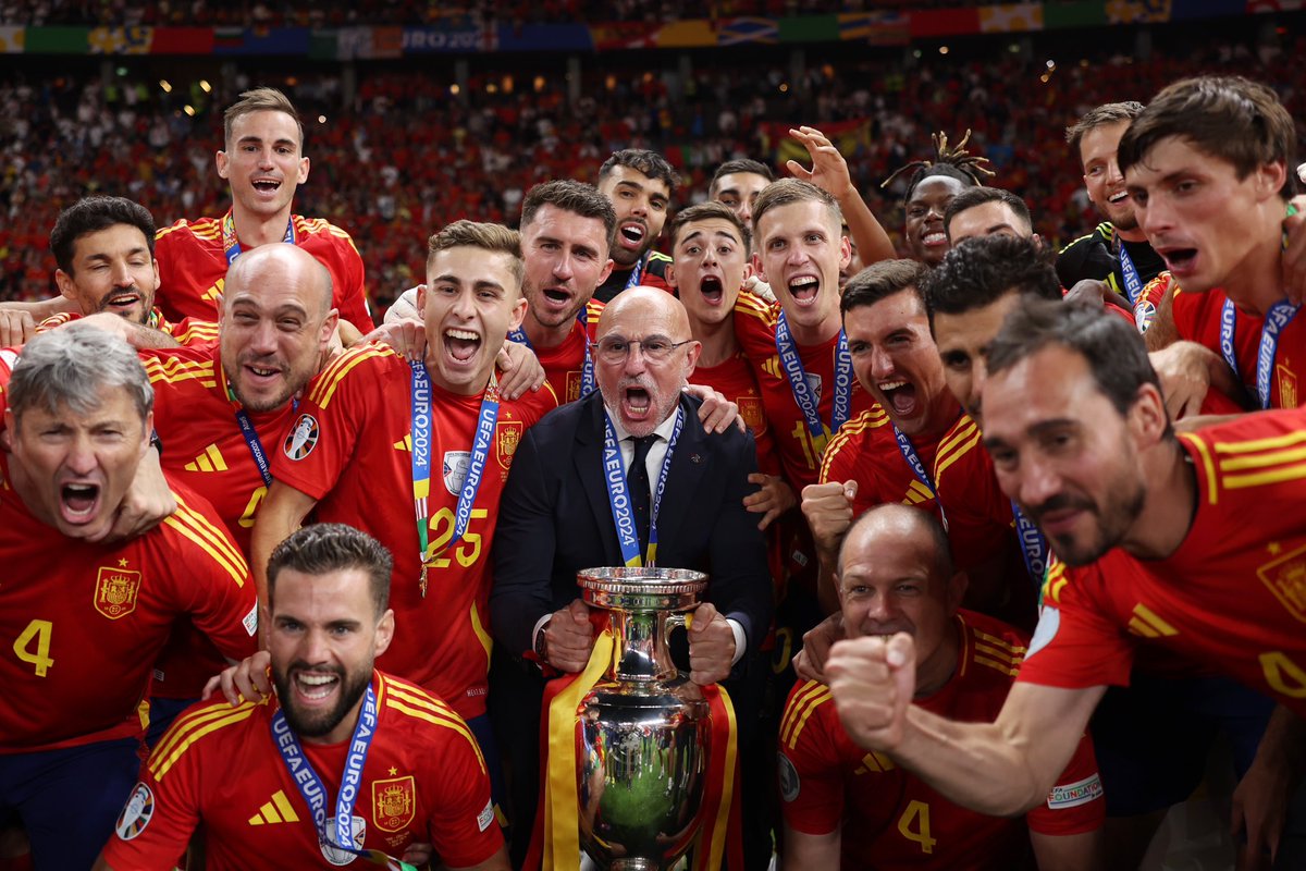 Lo soñamos… Lo hicimos!!! #C4MPEONES ❤️💛🏆 <a href="/SEFutbol/">Selección Española Masculina de Fútbol</a>