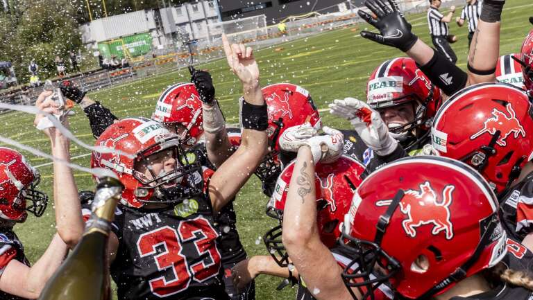 GULDSPECIAL: Upplev dubbla finalfirandet för <a href="/crusaders1991/">Carlstad Crusaders</a> ur VF-fotograf Tommy Anderssons synvinkel

vf.se/2024/07/15/upp…