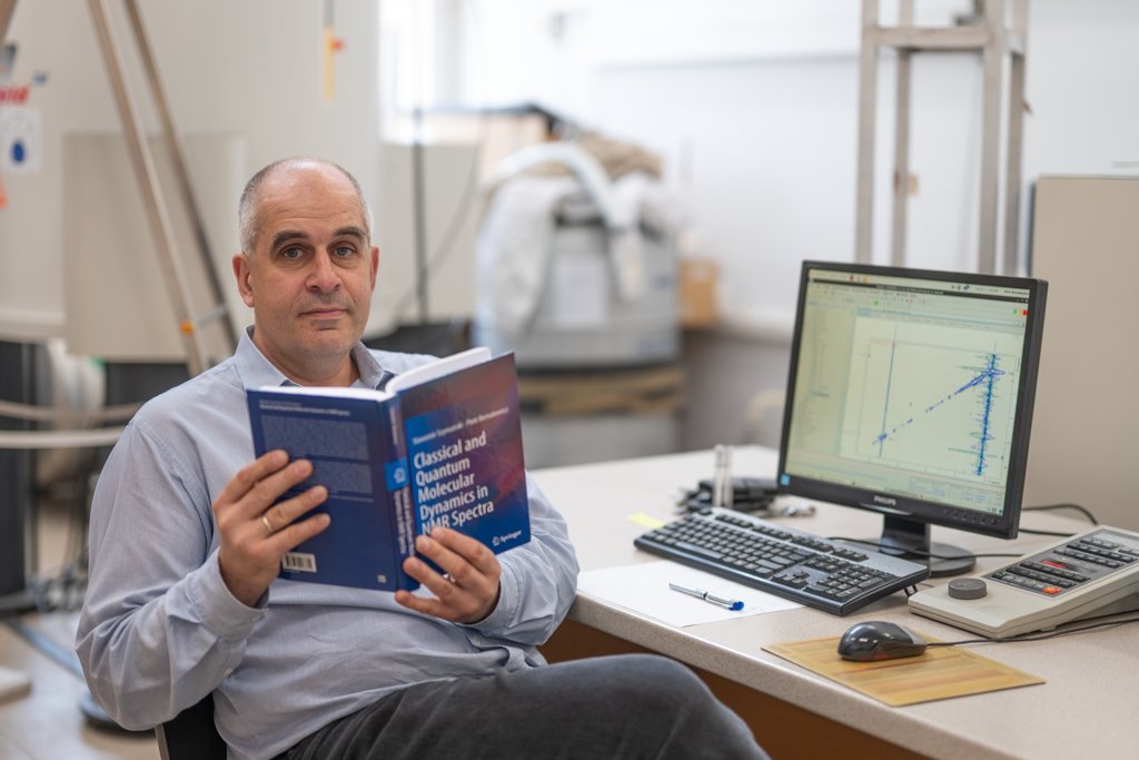 ICHF_PAN's tweet photo. Meet the Laboratory of Nuclear Magnetic Resonance Spectroscopy led by Dr. hab. Piotr Bernatowicz: https://t.co/U5Sn2YP6AU. The Lab is equipped with 3 spectrometers: 300, 400 & 500 MHz. #IPC_ExcellenceClusters #IChF #NMR #NuclearSpinRelaxation https://t.co/mrCHy2Ie0A