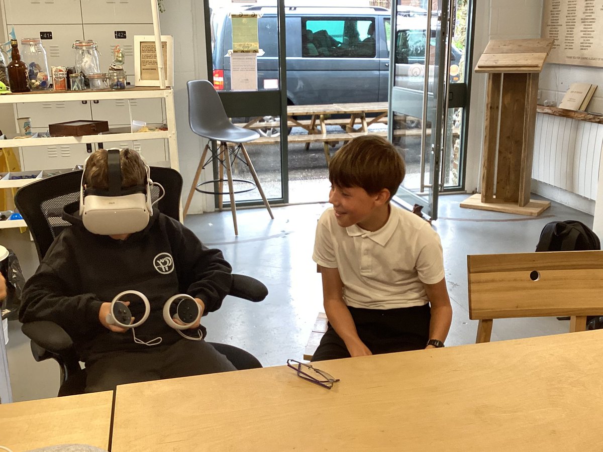 PennowethS's tweet photo. VR videos being shared to provide our children with a further understanding of the state of our oceans. @sascampaigns #TeamPennoweth https://t.co/csqRBYwKpm