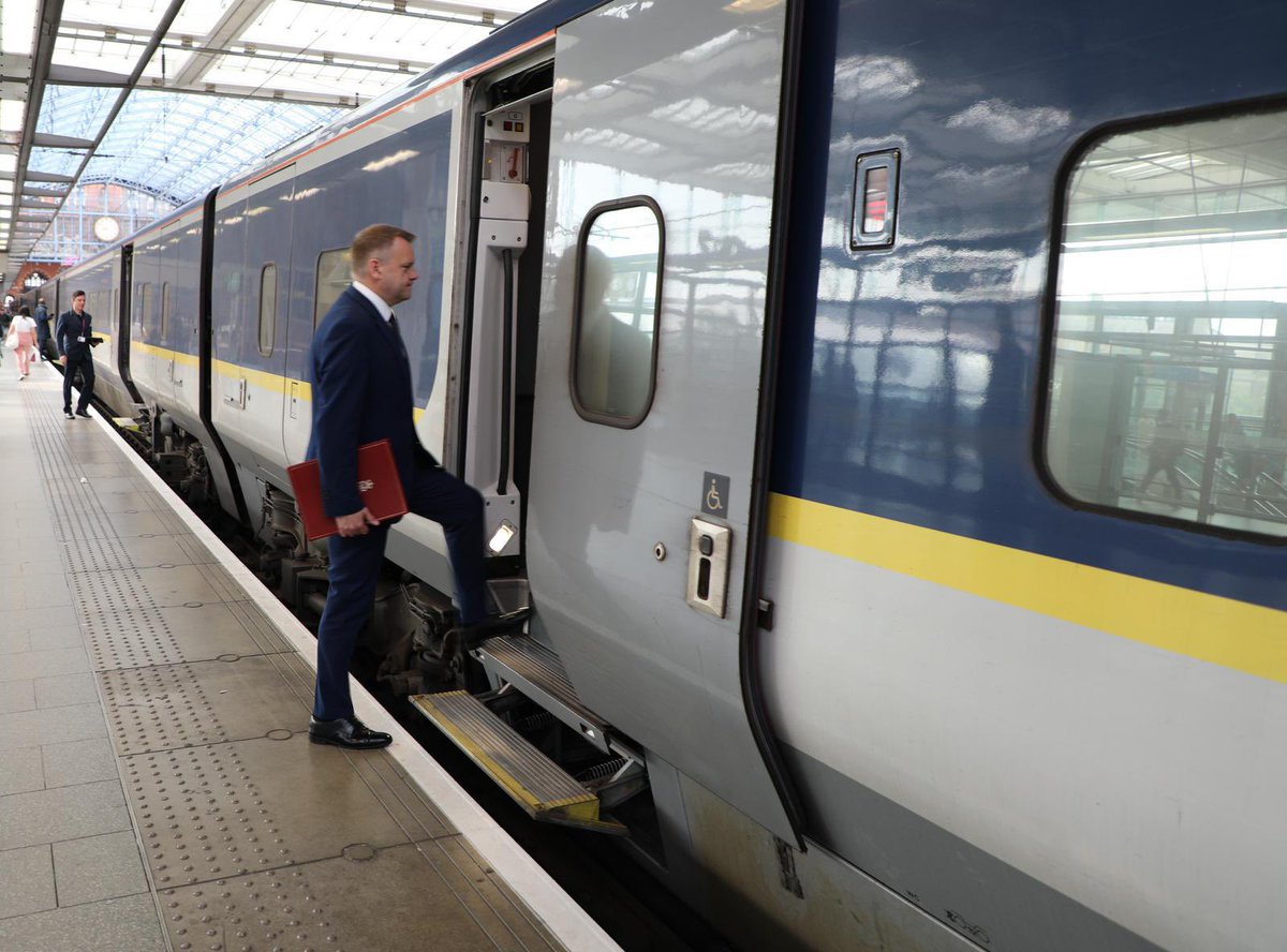 NickTorfaen's tweet photo. Travelling to Brussels today for discussions with @MarosSefcovic at @EU_Commission as we reset the 🇬🇧🤝🇪🇺 relationship. https://t.co/D4kHnjwHmt