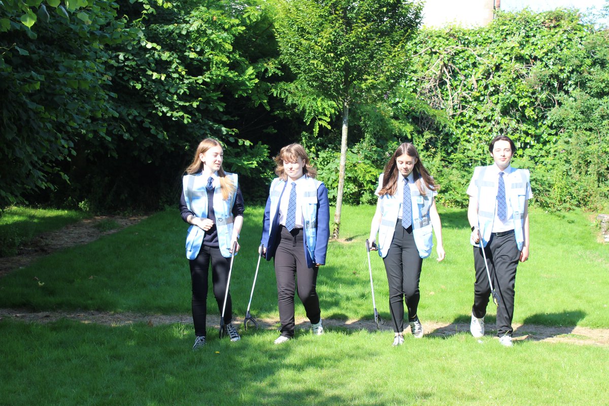 Today, five of our wonderful Year 9 students went out into the Mansfield Woodhouse community to help pick up litter. The students conducted themselves brilliantly and are a credit to the Academy. 

#SmashingIt