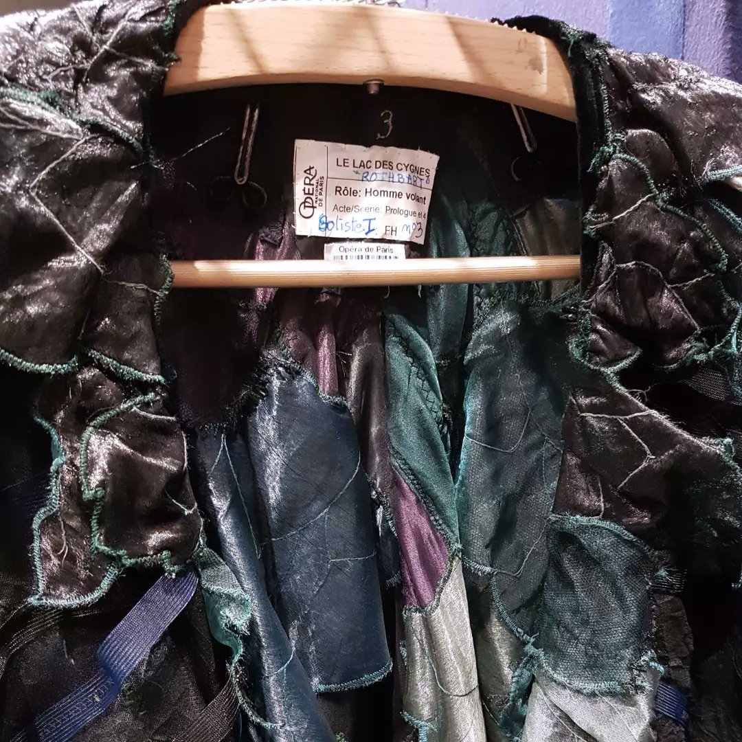 jmledo1's tweet photo. #LendemainDeDernière @BalletOParis #LeLacDesCygnes 
#TeamRothbart
Après 23 années passées à la #Figuration je pars en emportant avec moi tellement de beaux souvenirs et de belles amitiés
Une nouvelle aventure commence  
 Merci @josecmart2504 pour cette formidable opportunité 🙏🙏 https://t.co/UMFdojw8fq