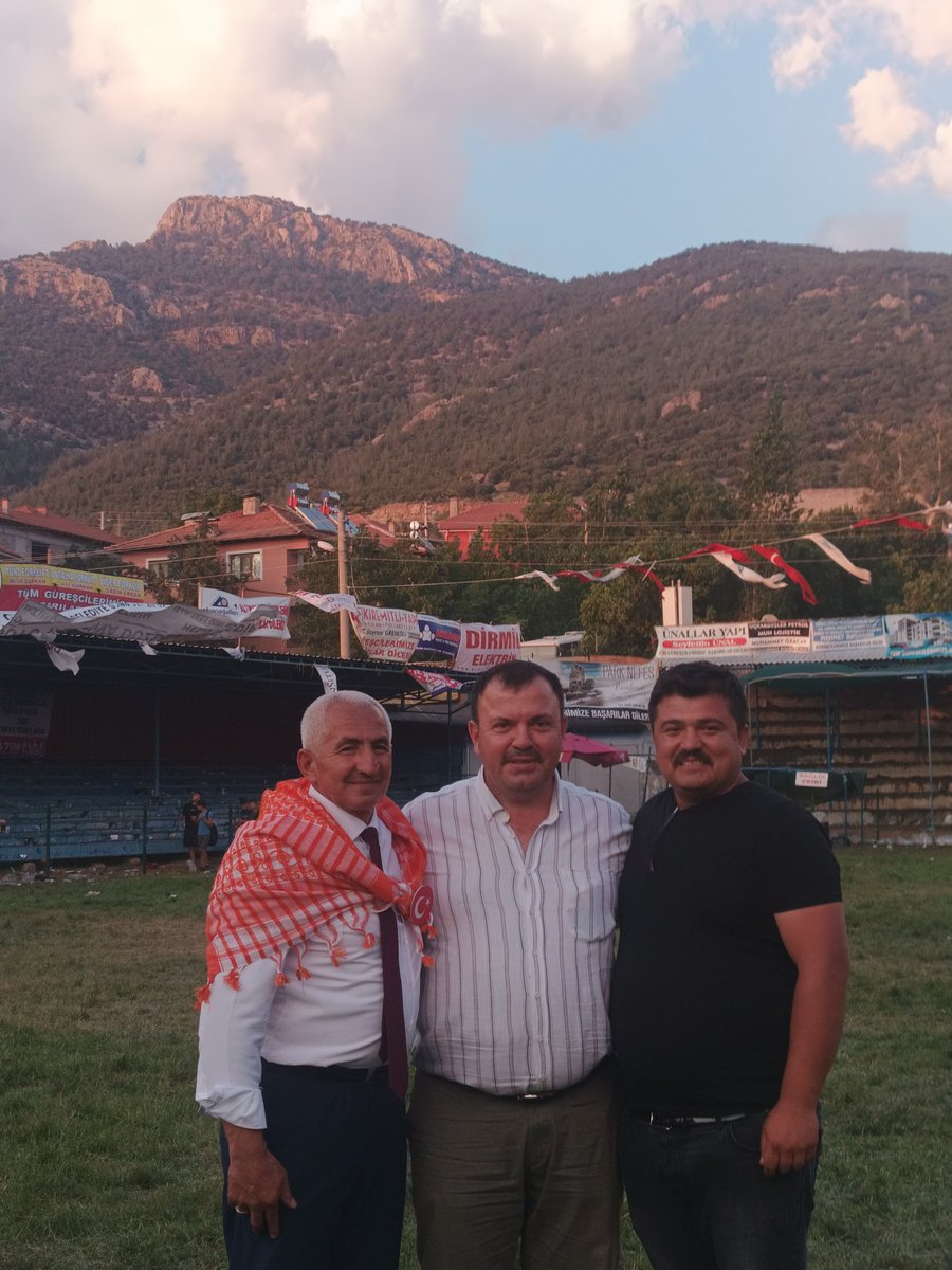 Geleneksel Dirmil Altın Sipsi güreşlerine katılarak güzel bir gün geçirdik. İlgilerinden ve misafirperverliklerinden dolayı Belediye Başkanı Selen Kınalıya, iş insanı Metin Türen kardeşime çok kıymetli Dirmil halkımıza teşekkürlermi sunuyorum.