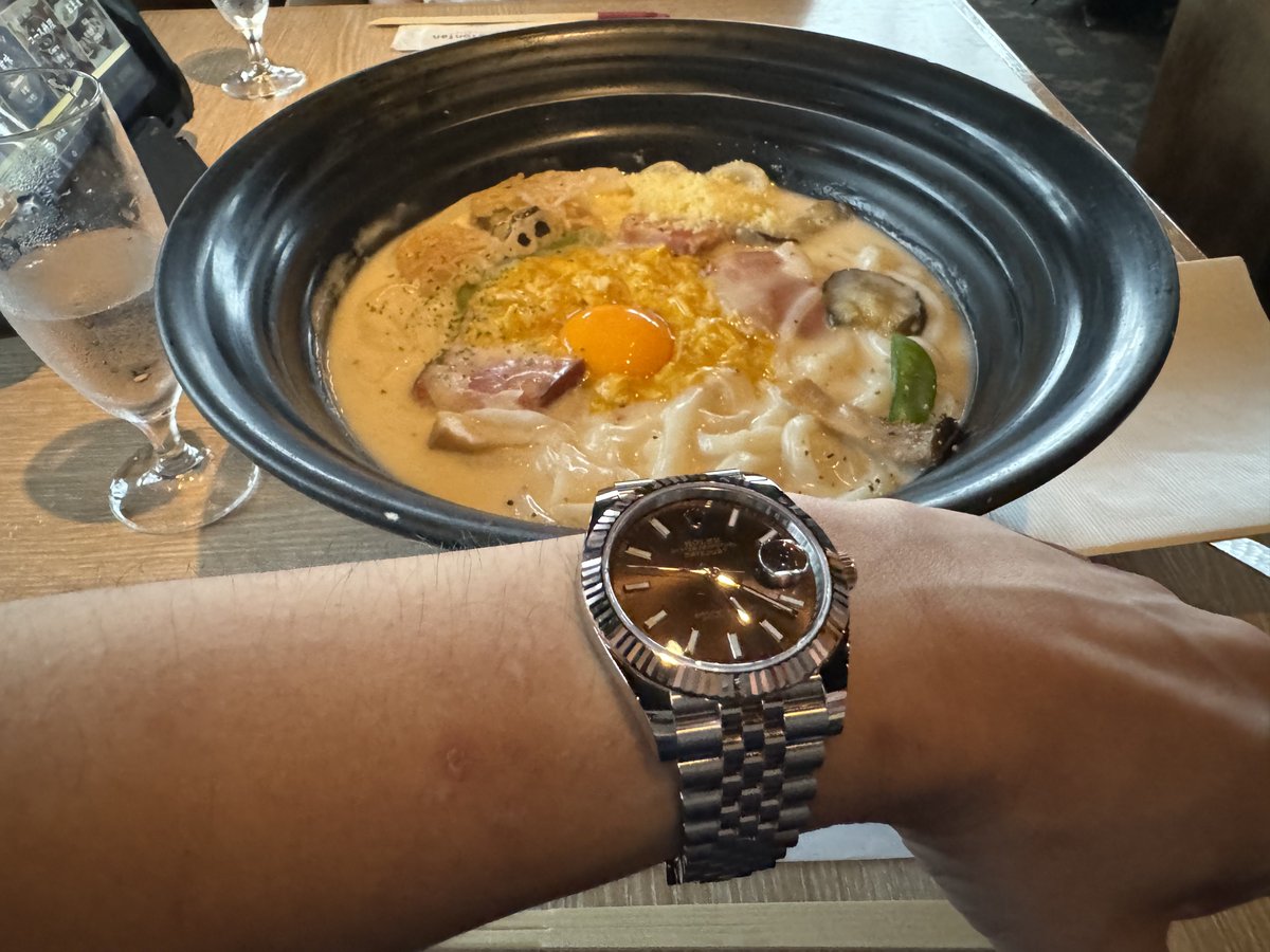 benesawa's tweet photo. 🍜つるとんたんでカルボナーラ✨️
#つるとんたん #うどん #ロレックス #ROLEX #デイトジャスト #ref126331 #機械式腕時計 https://t.co/oaIlomgETB