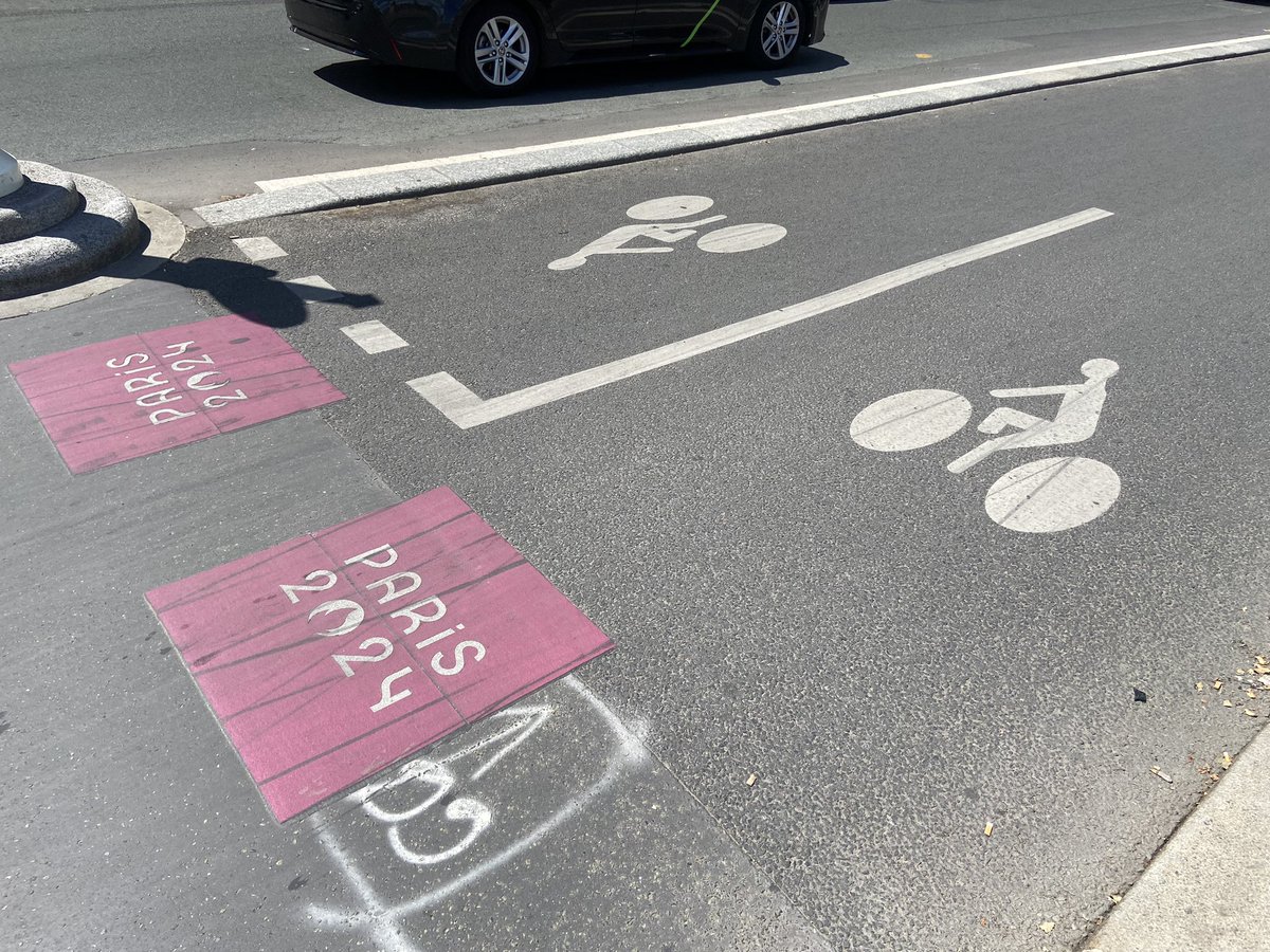 TociZS's tweet image. The super #bikeways and separations with pedestrian and car traffic simply blows the #urbanist mind!!! #cyclingcity #urbandesign #urbanism #urbanplanning #transportplanning