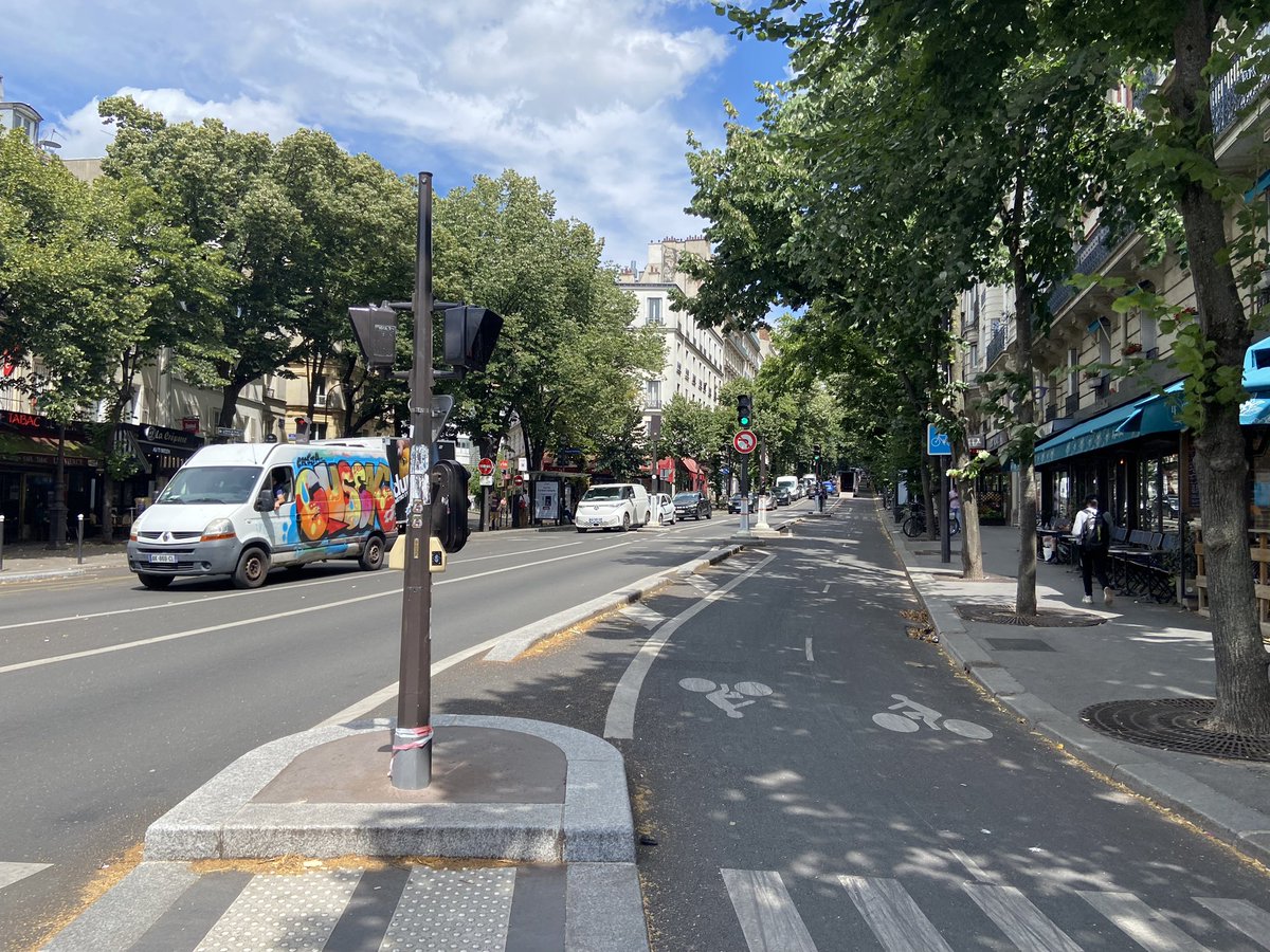 TociZS's tweet image. The super #bikeways and separations with pedestrian and car traffic simply blows the #urbanist mind!!! #cyclingcity #urbandesign #urbanism #urbanplanning #transportplanning