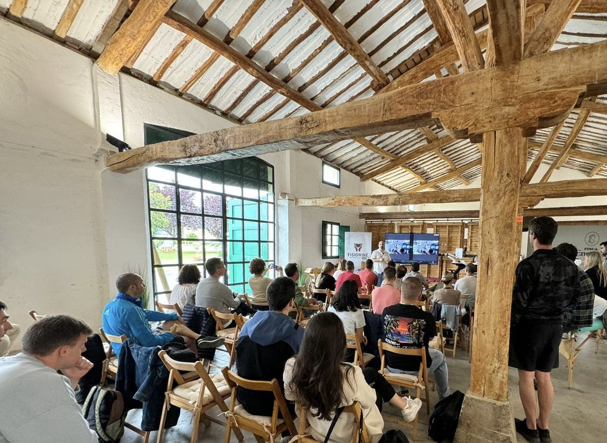 Participamos en la Reunión Científica Fisiowine24. En un marco inmejorable como son las Bodegas La Emperatriz, tuvimos la oportunidad de contrastar experiencias con los mejores fisioterapeutas de nuestro país.
<a href="/FisioLasGaunas/">Fisioterapia y Medicina Deportiva Las Gaunas</a>