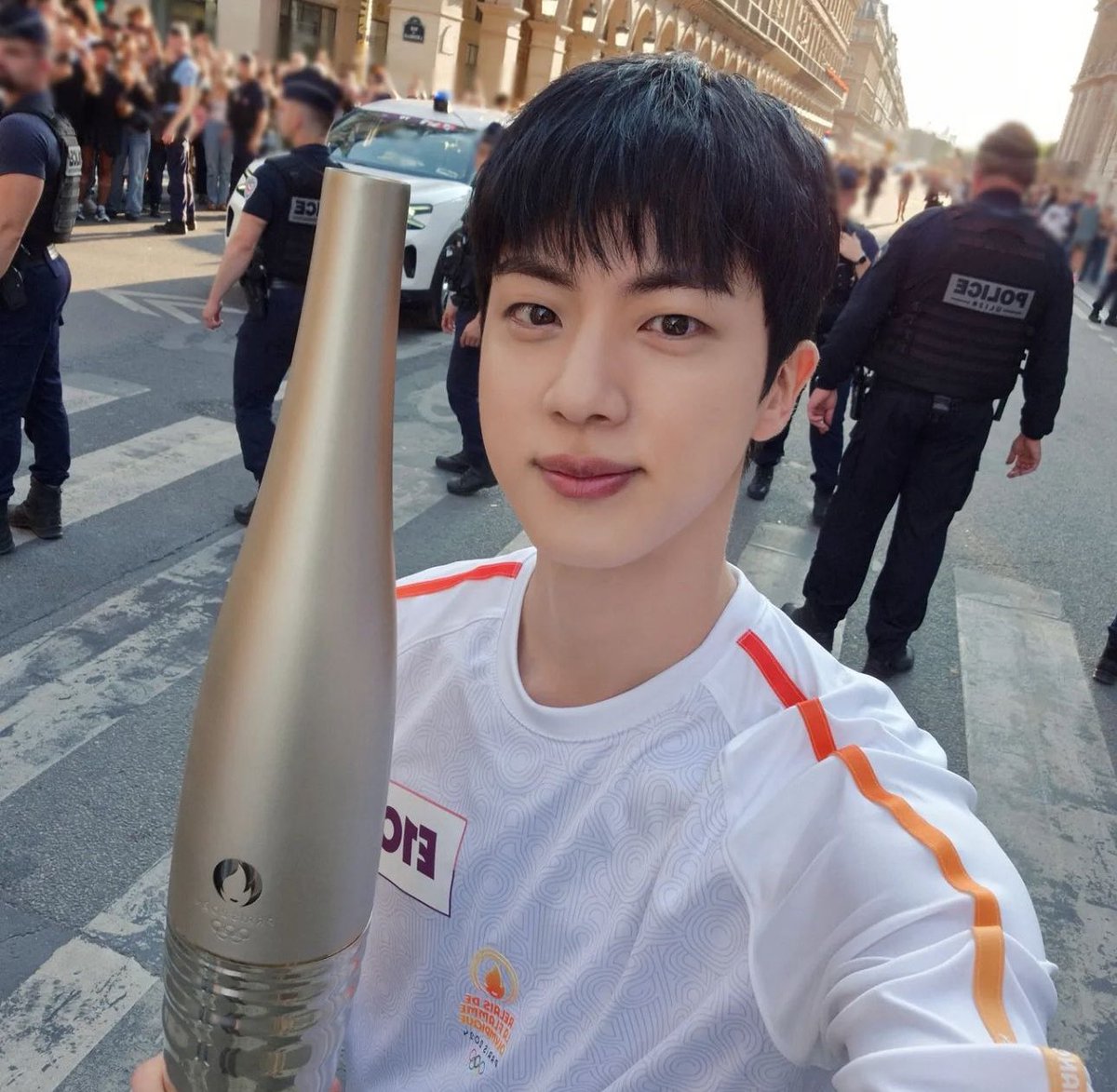 btsinthemoment's tweet photo. [jin] instagram post 

🐹 handsome https://t.co/u3eAnJmqRE
