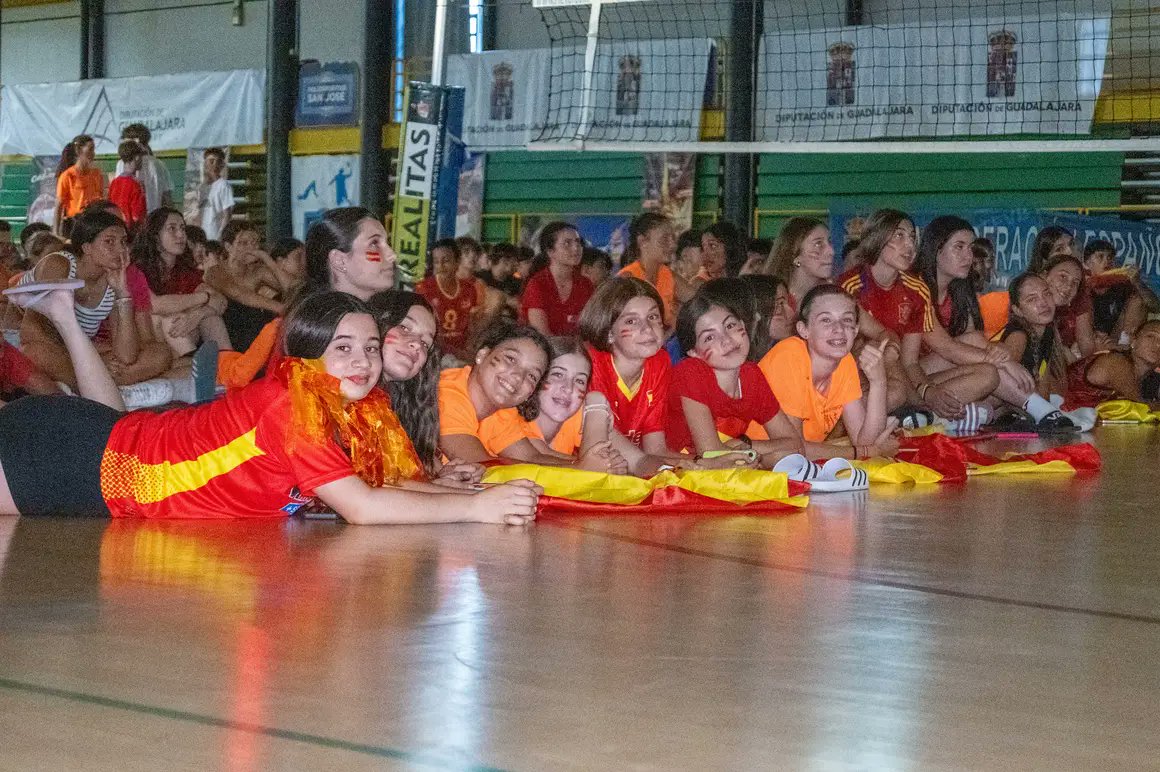 CampusRFEVB's tweet photo. DÍA 1️⃣
Recepción de jugadores y pruebas físicas, con la guinda final de una selección nacional de fútbol CAMPEONA DE EUROPA 🥳⚽️💪
Esto sí que es un buen arranque 💥 https://t.co/X9zwo95cGy