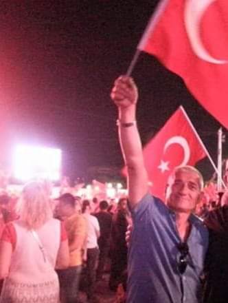 Türkiye'nin bölünmez bir bütün olduğunun tüm dünyaya bir kez daha gösterilmesi ile sonuçlandırılmıştır.
15 Temmuz da meydanlardaydık ve hepimiz siyasi görüşlerimizi bir tarafa bırakıp Ülkemiz için, geleceğimiz için, demokrasi için yan yanaydık.