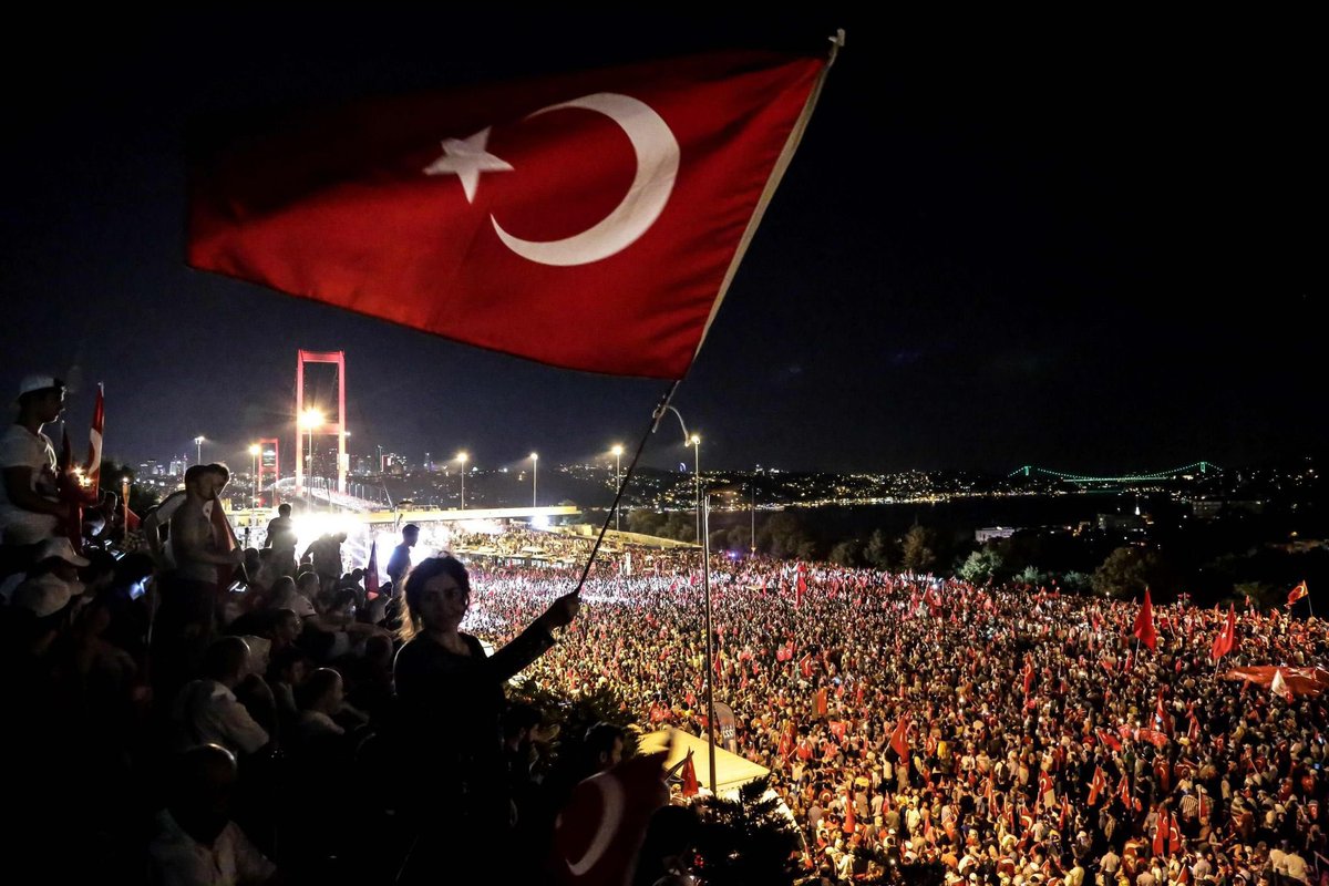 "Ne destanlar yazılır memleket sevdasından..."

O gece yaşananların her saniyesi aklımızda... 
Unutmayacağız 🇹🇷🇹🇷🇹🇷
#15TemmuzDestanı