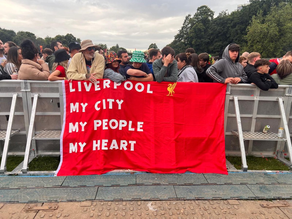 Our team has been busy this weekend at Cream Classical in Sefton Park! 🎶 Guiding young people to essential services for mental health, substance misuse, sexual health, and anti-social behavior.🌟💪 #VibeUK #CreamClassical #SeftonPark #YouthSupport