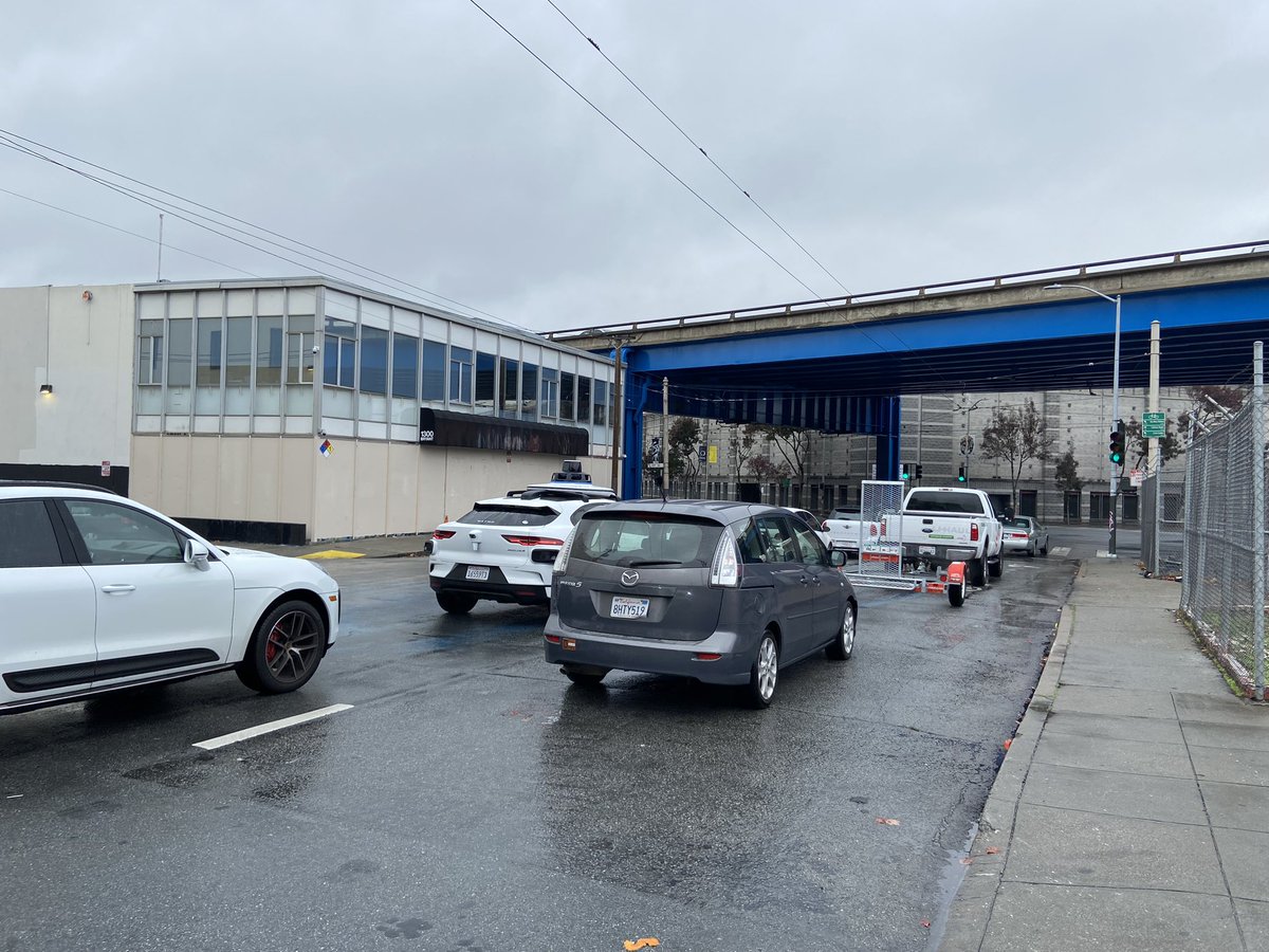 TociZS's tweet image. For contrasts, there are super disruptive #robotaxi experiments in USA that also blow the #urbanist mind!?! Robotaxis work and we are working to implement them in a #TransitOrientedDevelopment #TOD2 framework sponsored by @vinnovase . #urbandesign #urbanism #transportplanning