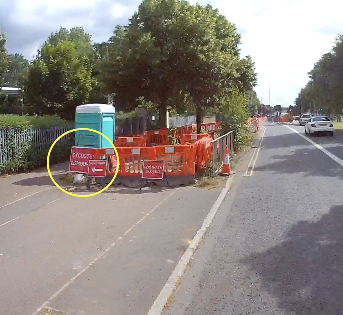 NealUnreal's tweet photo. The Crow Design Manual for Bicycle Traffic states that you should not tell cyclists to dismount, and it gives several alternatives (p.208). It is the gold standard for cycle lane design. Please can you adhere to this standard @Leicester_News @CityMayorLeic https://t.co/oavgdLlOoR