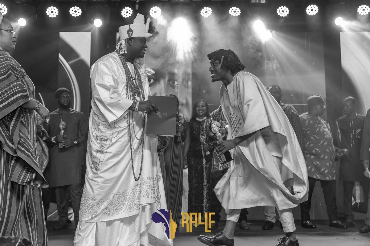 victorfatanmi's tweet photo. Last week I was honoured by His Imperial Majesty, Kabiyesi Oba Adeyeye Enitan Ogunwusi (the Ọjájá II), the Ooni of Ife @OoniAdimulaIfe as a recipient of the Royal African Awards alongside 99 other young people from 40 African countries.

As part of the lineup to the event, we visited the Dangote Refinery, met former President, Olusegun Obasanjo and toured his presidential library, and also had one-on-one conversations with Kabiyesi himself. 

It was a mind-blowing and inspiring event where I also made my ‘first friend from’ so many African countries.

#RAYLF2024