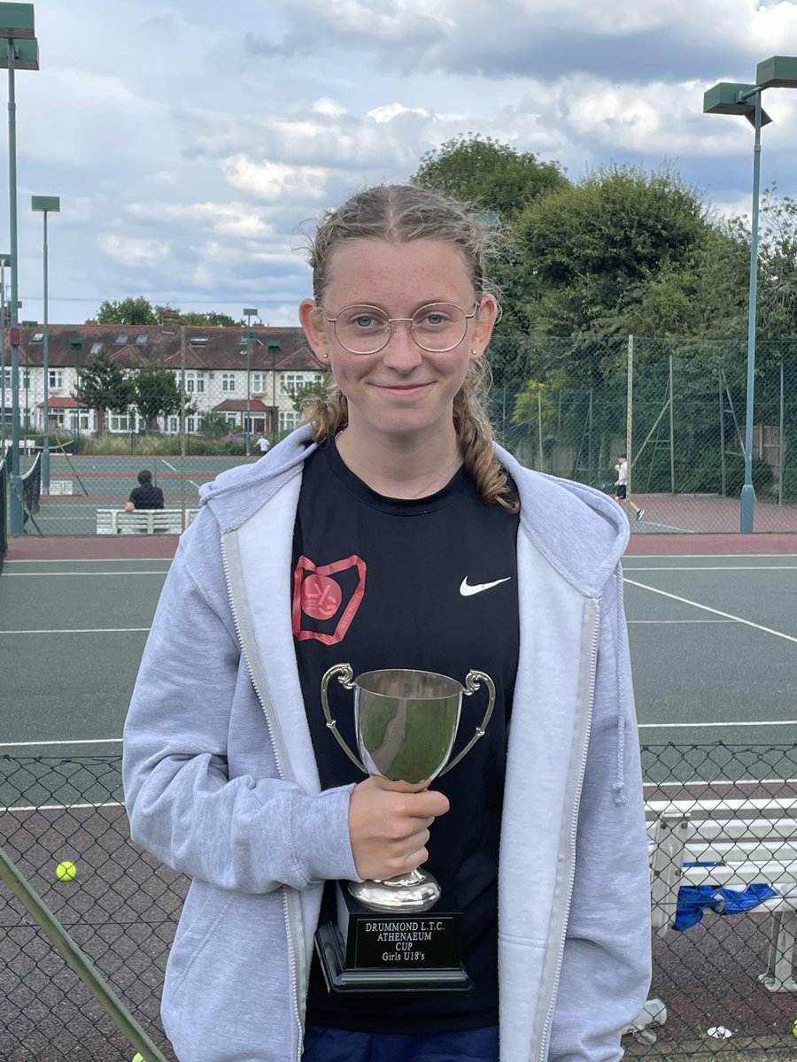 drummondltc's tweet photo. Finally a warm, sunny &amp; dry day for our @drummondltc Junior Finals 2024!
And its congrats to Eilis &amp; Ed, our new Girls &amp; Boys champions!
For a full list of winners, please check https://t.co/woVCvdxdDv
Well played everyone who entered &amp; Edwin for organising the day!! #wanstead https://t.co/kZwKNVX7jN