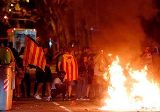 mrBlau33's tweet photo. @elnacionalcat Esta es la seña del nazi-catalanismo…. Lo recordáis??? 😬 https://t.co/WeyPejnX1T