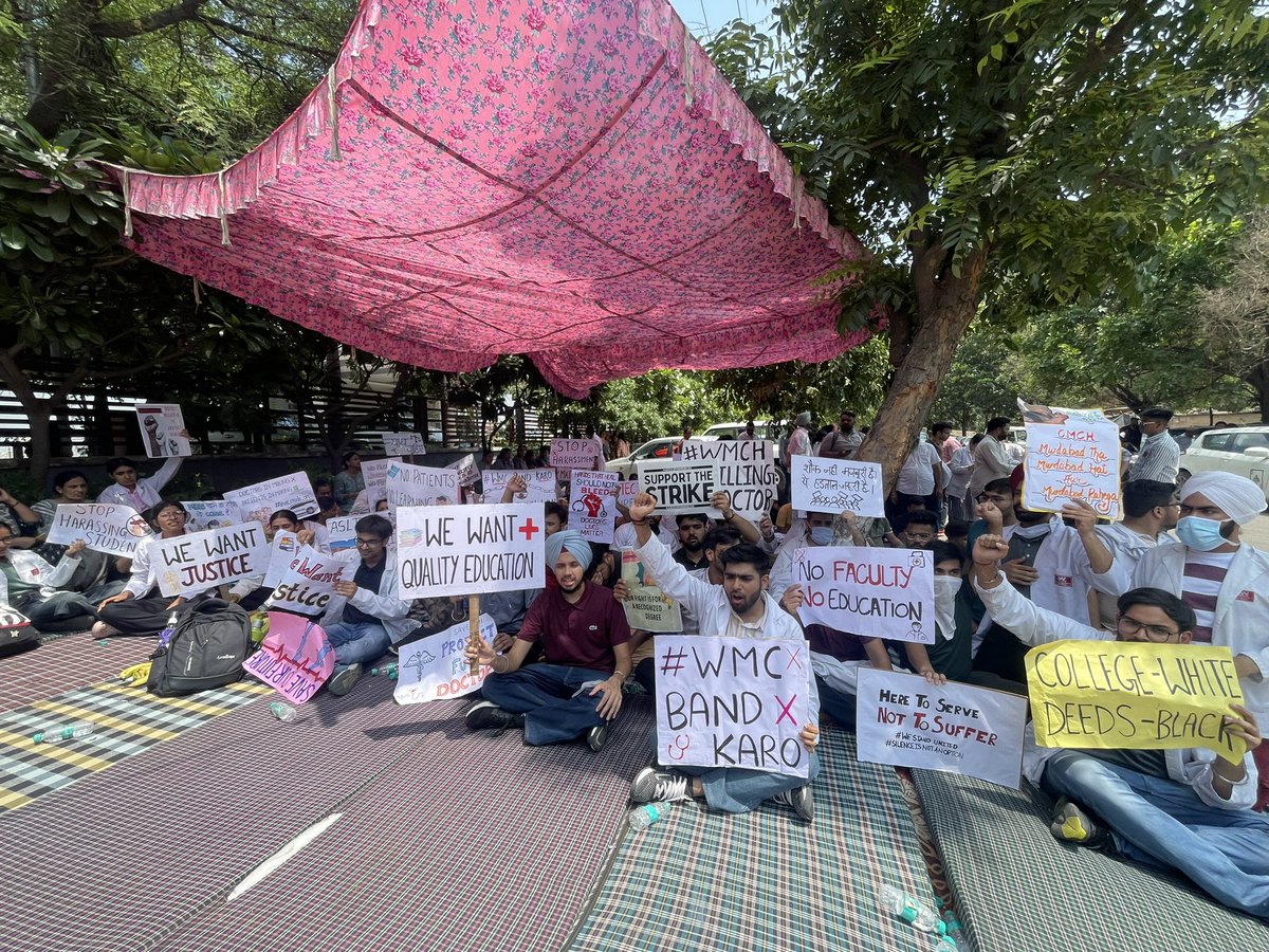 ManthanJin97166's tweet photo. #wmckillingmedicoscareer @ZeeNews @ABPNews @EduMinOfIndia @BBCHindi @punjabkesari @PTC_Network @BJP4Punjab @punjabharyanahc @timesofindia https://t.co/s9YEAw8pls