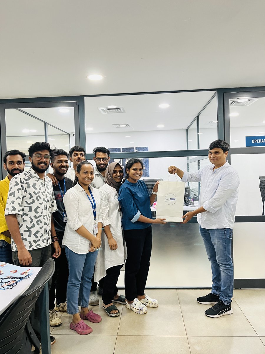 technaureus's tweet image. Our team got creative for World Paper Bag Day  with a fun and inspiring paper bag competition.

Here&apos;s a glimpse of our fun-filled paper bag competition at Technaureus.

 #paperbagday #fun #game #officefuntime #techies #technaureus #TIS