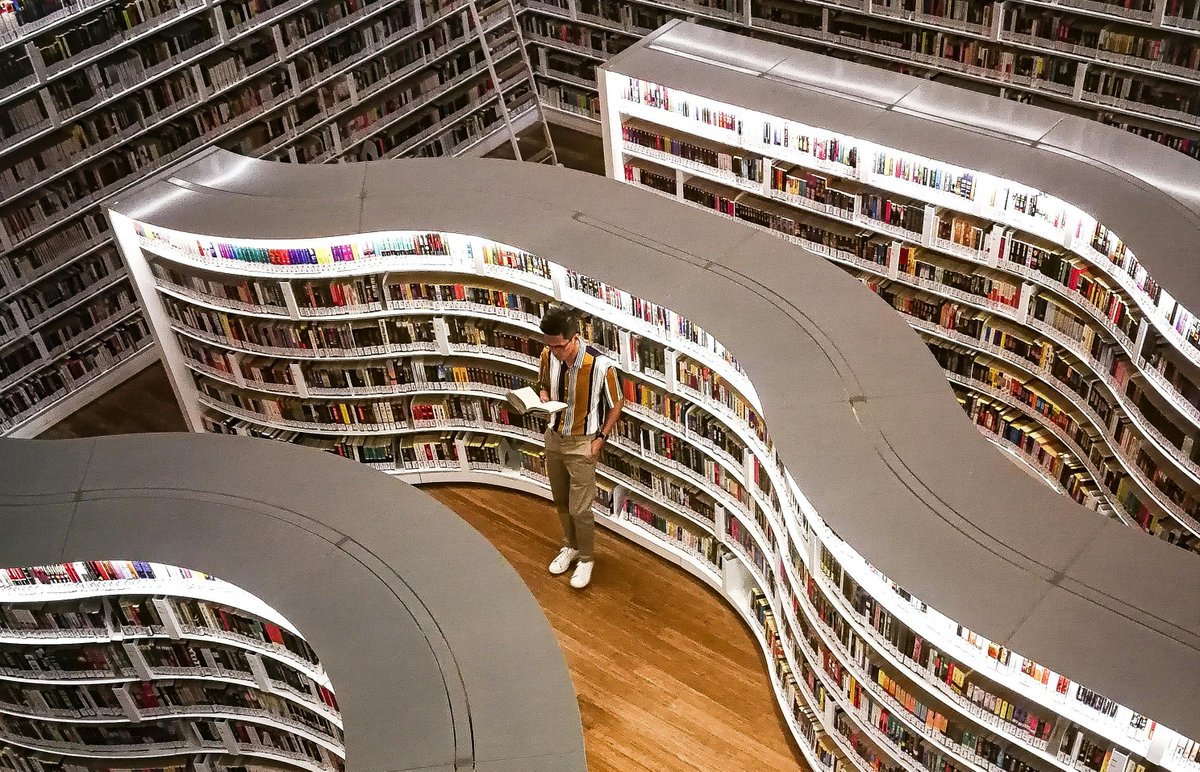 datalumen's tweet photo. Looking for a summer reading tip? 😎 Have a look at our curated booklist with invaluable insights to master the art of data governance. 📖 
👉 https://t.co/JOeQBslxxa

#DataGovernance #DataStrategy #DataGovernanceLifecycle #DataGovernanceFrameworks #DataDemocratization https://t.co/4GaDJIZJqm