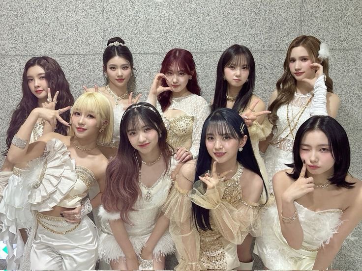 lvlylunatlie's tweet photo. to honour Mashiro and Yeseo’s time with Kep1er, please qrt with some of your favourite photos of Mashiro and/or Yeseo with the other girls 🩷

dont forget to use the tags too:
KEP1ER FOREVER 
#THANKYOUYESHIRO https://t.co/b6gxEoWHM4