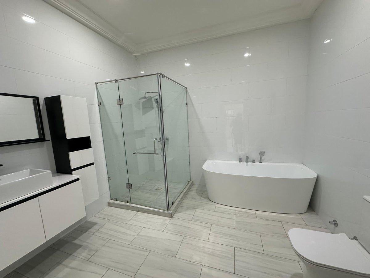 GodIsMan24's tweet image. 4bd house with 1bd boys quarters selling at lakeside estate  

Asking price $200,000
Negotiable 
Call/ WhatsApp 0551503361/0504301030

wa.link/qej3fe