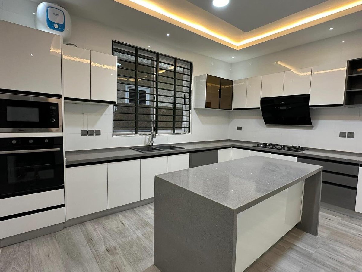 GodIsMan24's tweet image. 4bd house with 1bd boys quarters selling at lakeside estate  

Asking price $200,000
Negotiable 
Call/ WhatsApp 0551503361/0504301030

wa.link/qej3fe