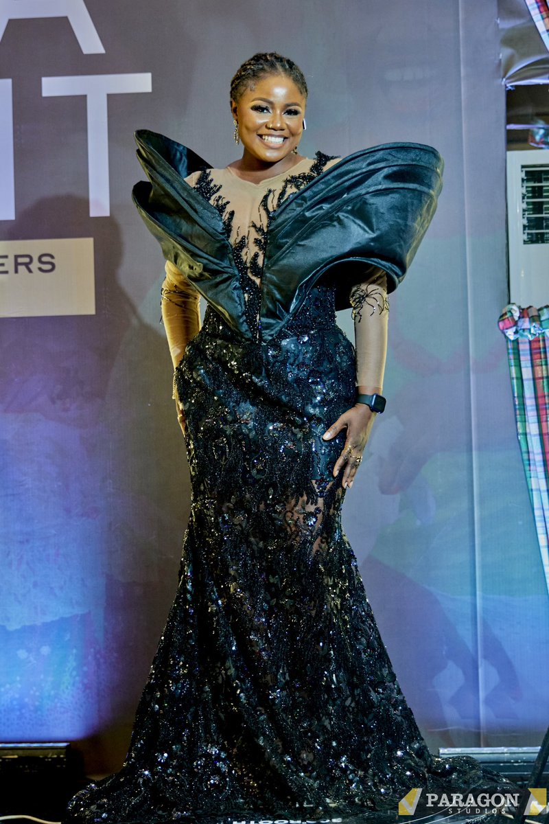 HoneyOjukwu's tweet photo. She represents the NigerDelta 💯
🎥 by @emmanuelkelz of #ParagonStudio ⬆️live at the @NDDCOnline Stakeholders Summit GALA NIGHT ! 👗 by #unique_alicia of @signatorystitch
💄 by @pecks_signature ! https://t.co/k4mBKxccrr