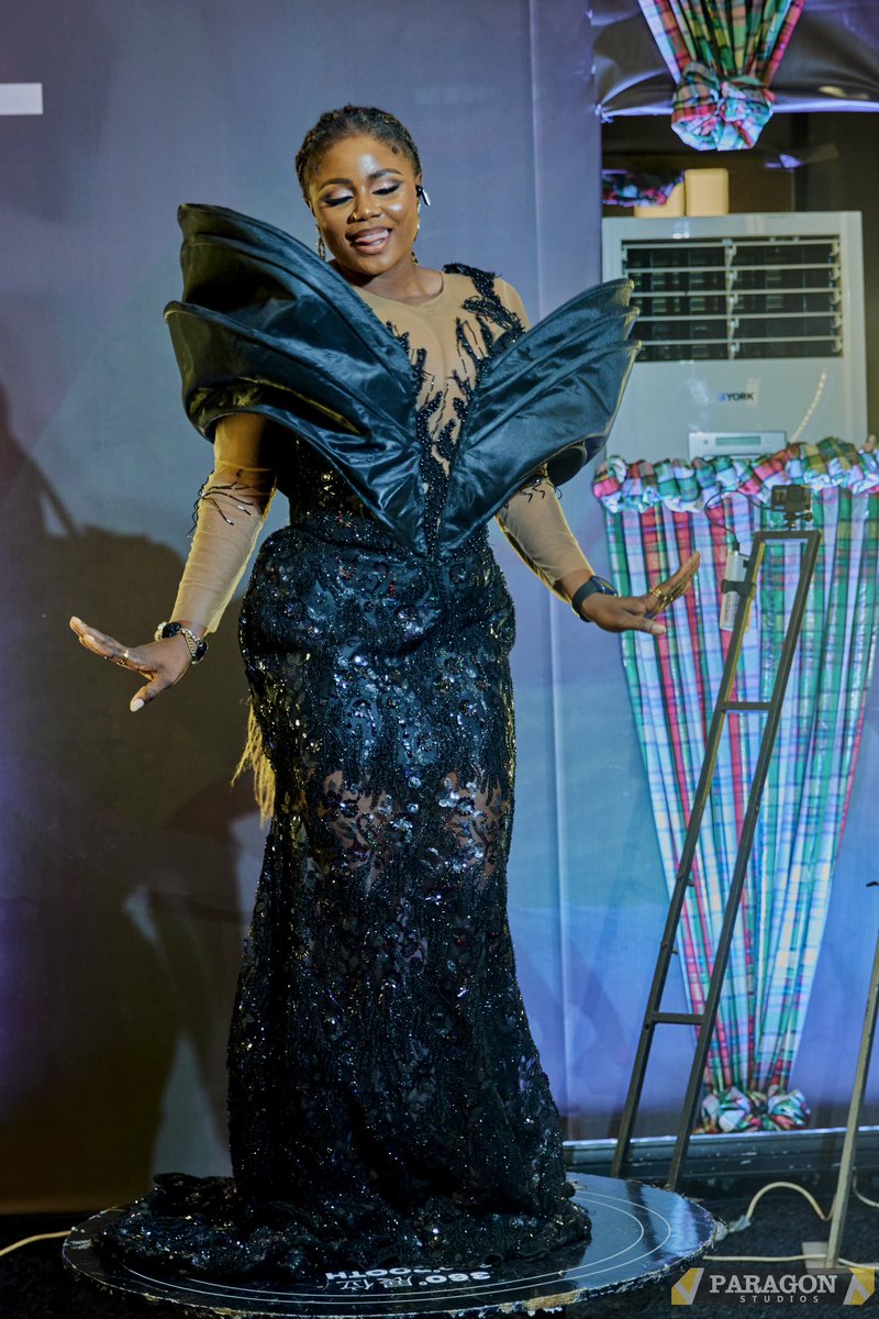 HoneyOjukwu's tweet photo. She represents the NigerDelta 💯
🎥 by @emmanuelkelz of #ParagonStudio ⬆️live at the @NDDCOnline Stakeholders Summit GALA NIGHT ! 👗 by #unique_alicia of @signatorystitch
💄 by @pecks_signature ! https://t.co/k4mBKxccrr